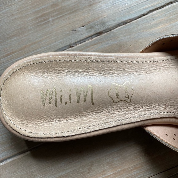 Mi.iM Saffron Beige perforated leather slip on mules flat shoes size 9 - Picture 6 of 8